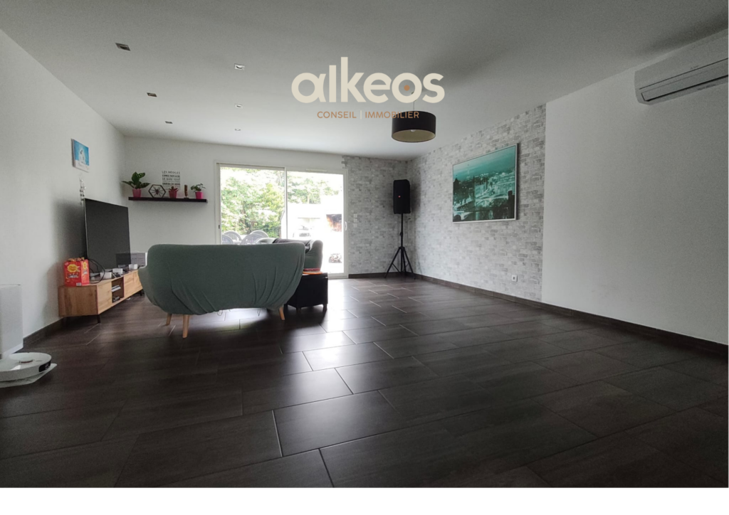 Maison avec jardin clos de 2495 m2